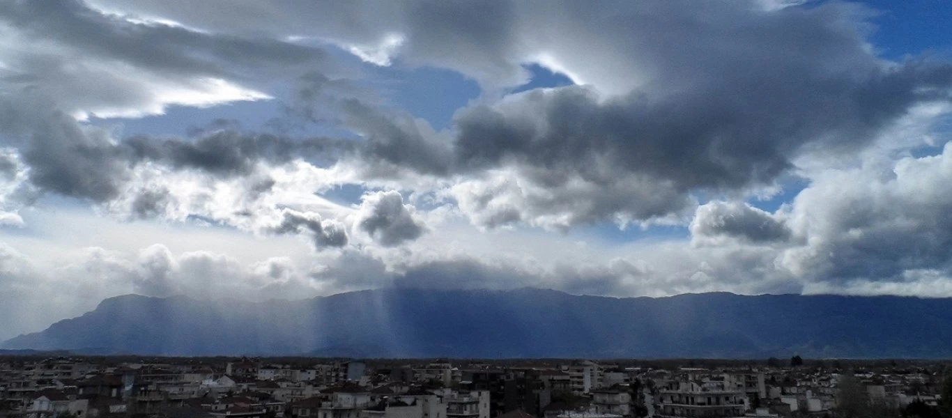 Νεφώσεις με κατά τόπους βροχές και πτώση της θερμοκρασίας ο καιρός σήμερα